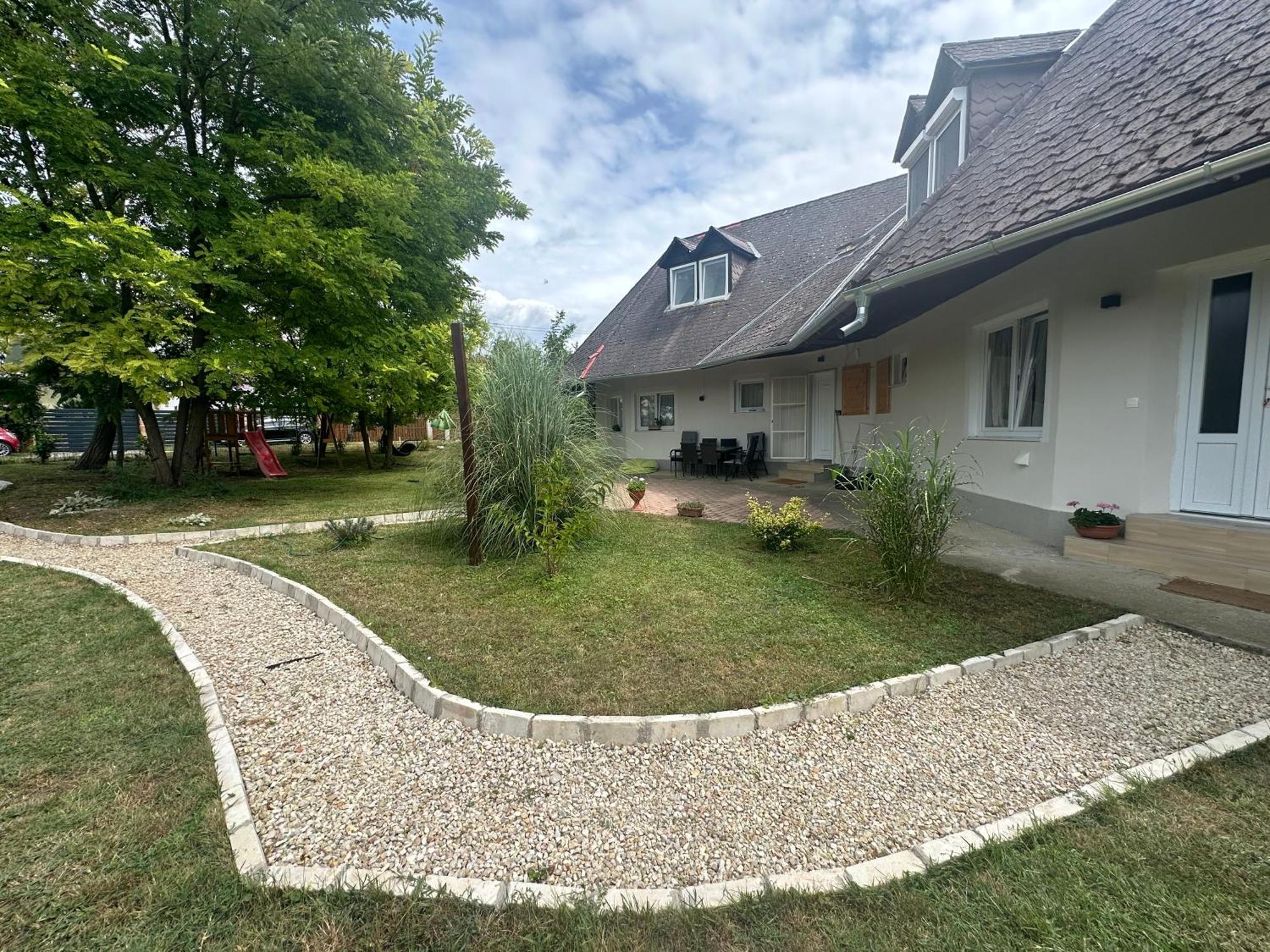 Levendulakert Siofok Apartmanhaz Екстериор снимка